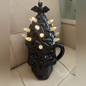 NWT Halloween light-up skull mug tree